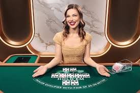 Dealer profesional di studio live casino platform juara138
